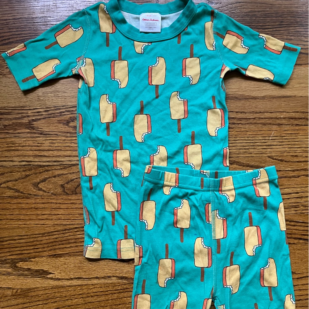 Hanna Andersson size 130/8 short pajama set with popsicles